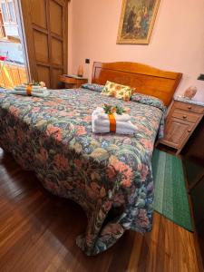 a bedroom with a bed with a floral bedspread at Cozy HOUSE in San Salvatore
