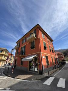 a red building on the corner of a street at Cozy HOUSE in San Salvatore