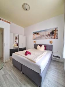 a bedroom with a large bed in a room at Pension Kapitän Schmuck in Borkum