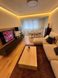 Μια τηλεόραση ή/και κέντρο ψυχαγωγίας στο Casa Elso Pamplona