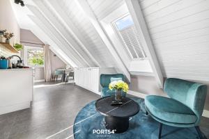 a living room with a table and two chairs at Ferienwohung Genießen St Peter-Ording in Böhl