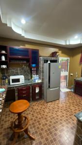 ครัวหรือมุมครัวของ Coastal Lodge Bang saray