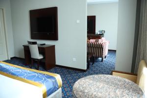 Letto o letti in una camera di Ramee Guestline Hotel