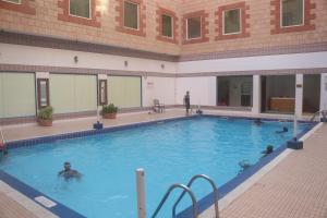 Piscina di Ramee Guestline Hotel o nelle vicinanze