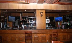Salone o bar di Ramee Guestline Hotel