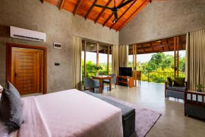 TV/trung tâm giải trí tại Villa Rumassala Luxury Chalets Unawatuna