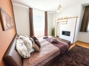 Łóżko lub łóżka w pokoju w obiekcie Aranyeső Apartmanházak No.1