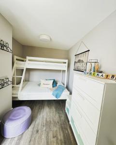 En eller flere senge i et værelse på freistehendes Ferienhaus an der Nordsee, Eureka 18 - Strandbude