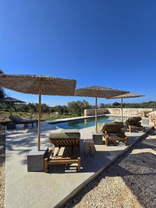 Bazén v ubytování Botanico Villa & Suites nebo v jeho okolí