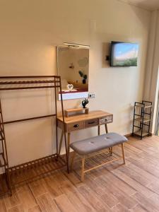 Μια τηλεόραση ή/και κέντρο ψυχαγωγίας στο Nafsika’s Apartment 1