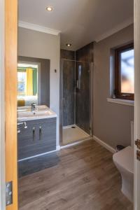 a bathroom with a shower and a sink at Mizpah Bed & Breakfast near Ben Nevis Highlands in Roybridge