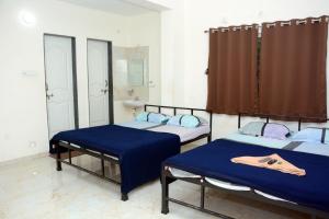 Shree Swami Samarth Resort客房内的一张或多张床位