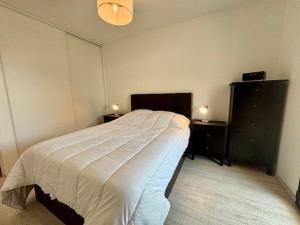 Posteľ alebo postele v izbe v ubytovaní Appart 2 pers à Quiberon - 41m² - Proche plage et Thalasso - Balcon exposé sud - Parking privé - FR-1-478-236
