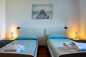 Postel nebo postele na pokoji v ubytování LUXURY APARTAMENT VISTA MARE garage e posto auto