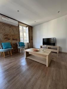 Televízia a/alebo spoločenská miestnosť v ubytovaní Apartamento luaS