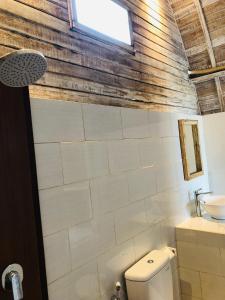 a bathroom with a toilet and a sink at WALET PARADISE Ceningan Villa in Nusa Lembongan