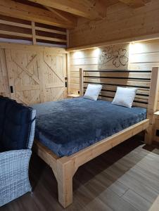 Postel nebo postele na pokoji v ubytování Wellness Apartmán Čtyřlístek
