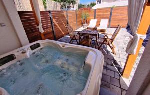 Fotografie z fotogalerie ubytování Tonina - house with terrace, jacuzzi, free parking ve Splitu