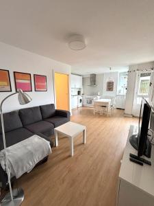 a living room with a couch and a table at Casa Mouro Somo - Surf y playa in Somo