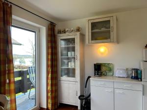 Η κουζίνα ή μικρή κουζίνα στο Ferienwohnung Chiemseeblick Annalena