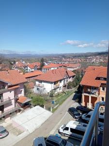 索科矿泉村景观或在公寓看到的城市景观