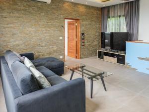 Телевизор и/или развлекательный центр в Villa Chatchana 3Br Panoramic Seaview Pool