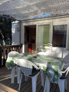 Fotografie z fotogalerie ubytování Mobil-home 2 personnes climatisé v destinaci Orgnac-lʼAven