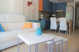 Kuchyň nebo kuchyňský kout v ubytování Precioso apartamento para 6 personas AV-74