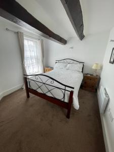 a bedroom with a bed and a window at Cartway Apartment in Bridgnorth