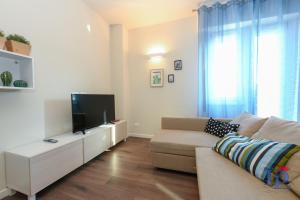 Televízia a/alebo spoločenská miestnosť v ubytovaní DesenzanoLoft Official Partner MARRIOTT Homes & Villas - Jack's Penthouse