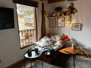 A seating area at La Milana, Orbaneja del Castillo