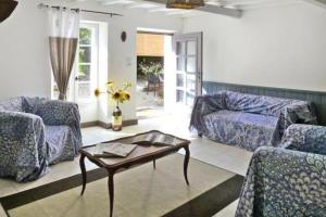 Ruang duduk di Un Mas en Provence +2 gambar