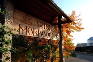 a sign with graffiti on the side of a building at Pensiunea CASA MOLDOVEANA in Piatra Neamţ