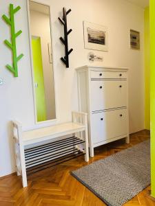 Fotografie z fotogalerie ubytování Family Apartment Green with a sea view and a free parking v destinaci Makarska