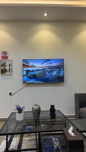 TV a/nebo společenská místnost v ubytování شاليهات موج الفندقية + 1 fotografie