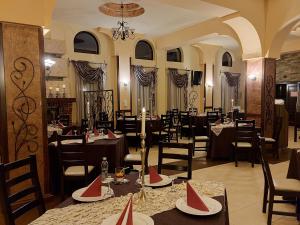 a restaurant with tables and chairs in a room at Pensiunea CASA MOLDOVEANA in Piatra Neamţ +62 photos