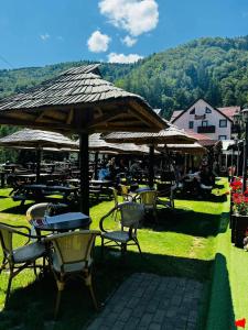 Nespecifikovaný výhled na hory nebo výhled na hory při pohledu z hotelu