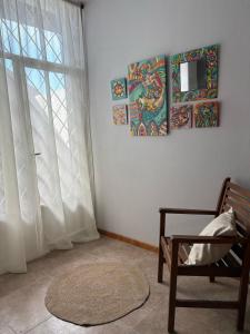 a living room with a chair and a window at Departamento en Catamarca capital in San Fernando del Valle de Catamarca