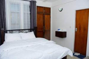 Ένα ή περισσότερα κρεβάτια σε δωμάτιο στο Newdol homestay Arusha Tanzania