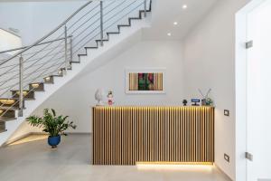 a large wooden partition in a hallway with stairs at Case Vacanza Loria in Castelluzzo