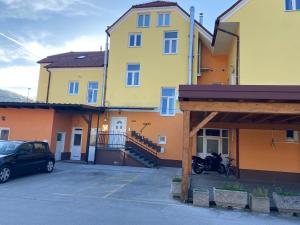Budova, kde se apartmán nachází