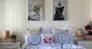 Ένα ή περισσότερα κρεβάτια σε δωμάτιο στο RådyrTeigen in the Oslo fjord, Brønnøya