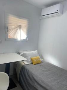 Postel nebo postele na pokoji v ubytování Gypsy Budget Room Shared Flat