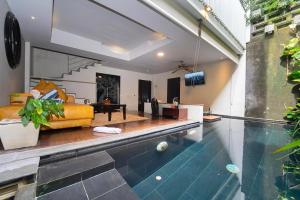 Bazén v ubytování Venus- 1br pvt pool villa in kuta By iLys Collection nebo v jeho okolí