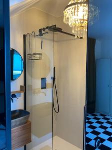 Ένα μπάνιο στο Versace on the floor Water suite