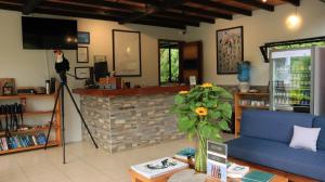 TV a/nebo společenská místnost v ubytování Las Terrazas de Dana Boutique Lodge & Spa