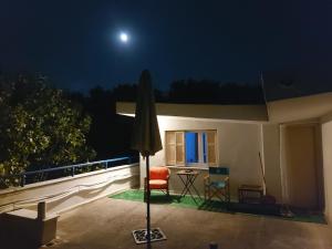 Μπαλκόνι ή βεράντα στο Anni's Apartments - Full Moon On The Roof