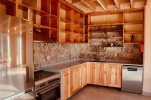 Φωτογραφία από το άλμπουμ του Ananda Guesthouse AL σε Ourondo +52 φωτογραφίες