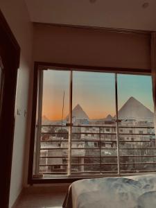 Voodi või voodid majutusasutuse Midnight Pyramids View toas