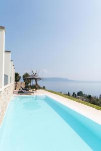 Πισίνα στο ή κοντά στο Villa Albachiara, Private Luxury villa with private pool and lake view